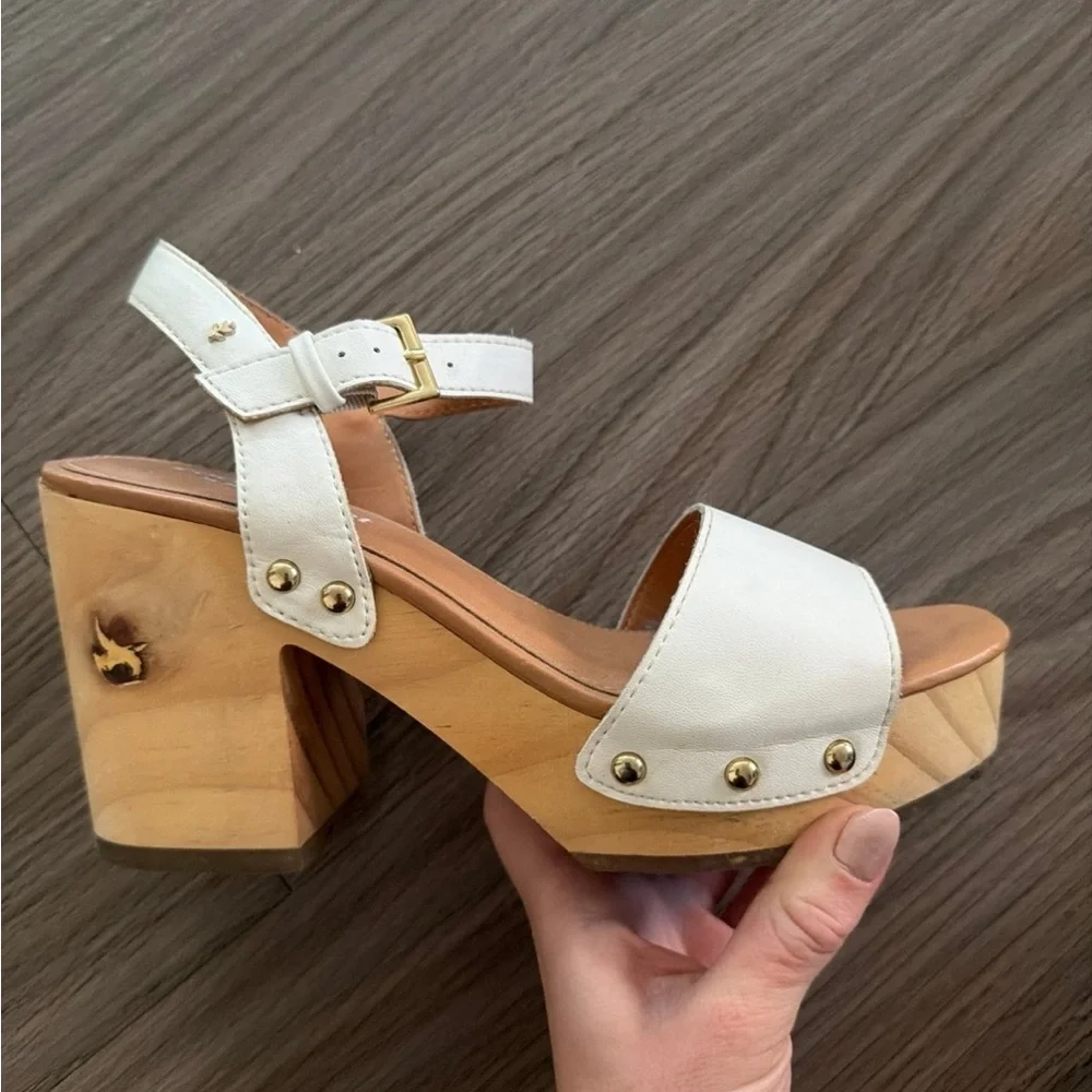 Steve Madden White Sandal Wood-Block Heel - Picture 3 of 3